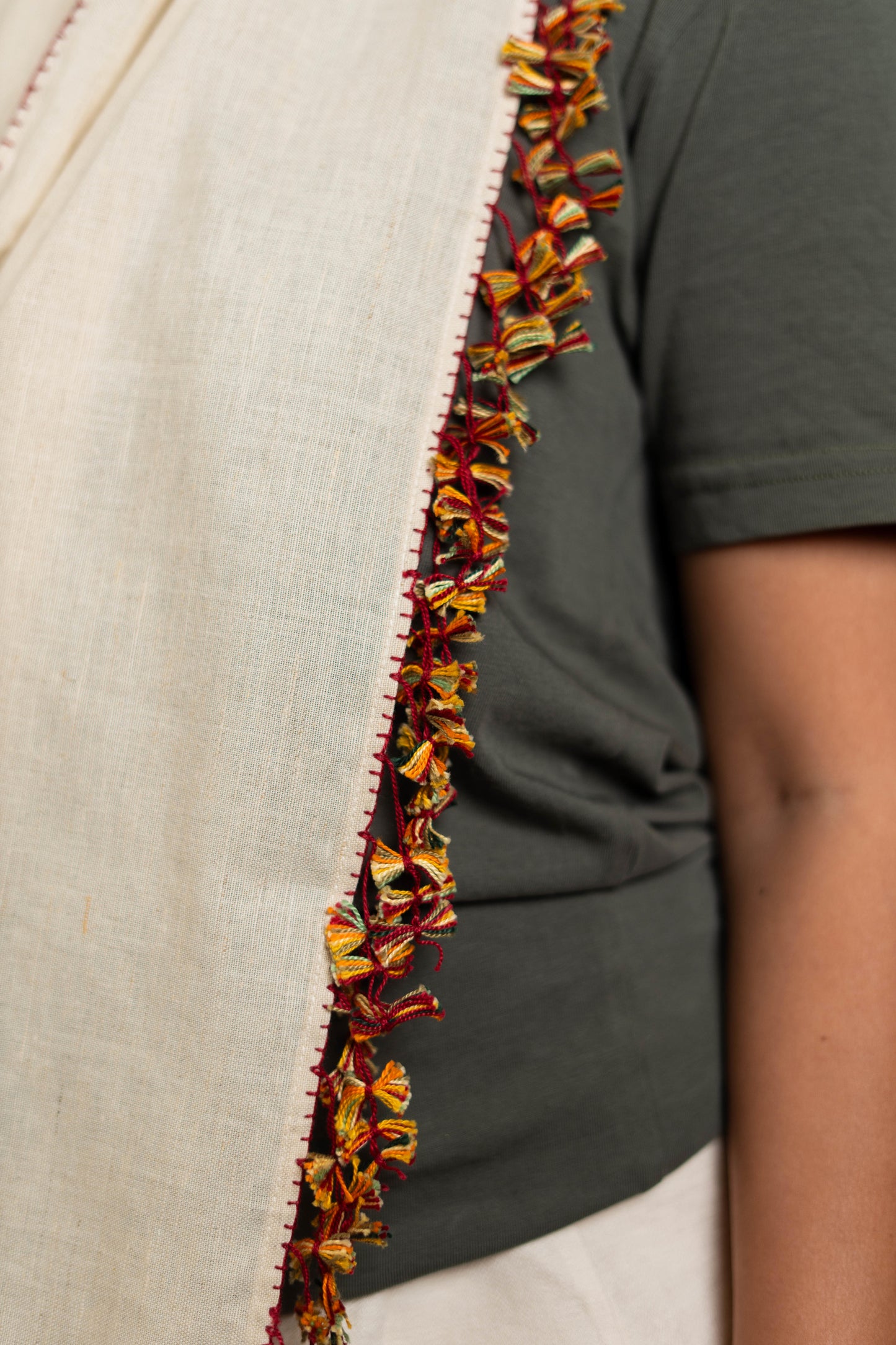 Beige Linen Oya Scarf – Multicolor Tassel Edge
