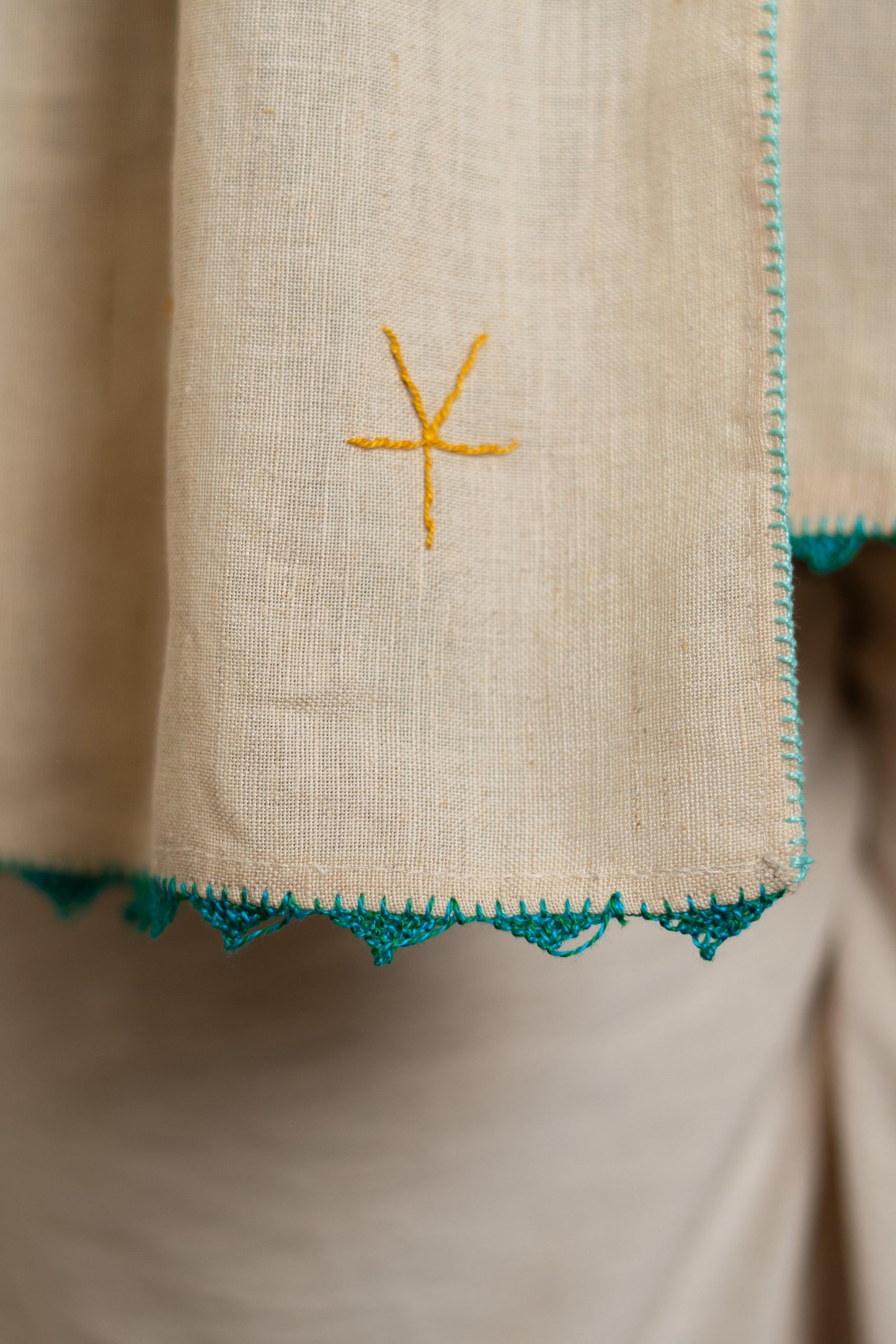 Beige Linen Scarf – Brown Embroidery & Oya Edge